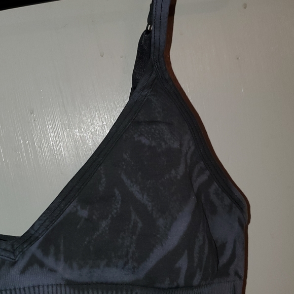 lululemon sports bra - Picture 3 of 6